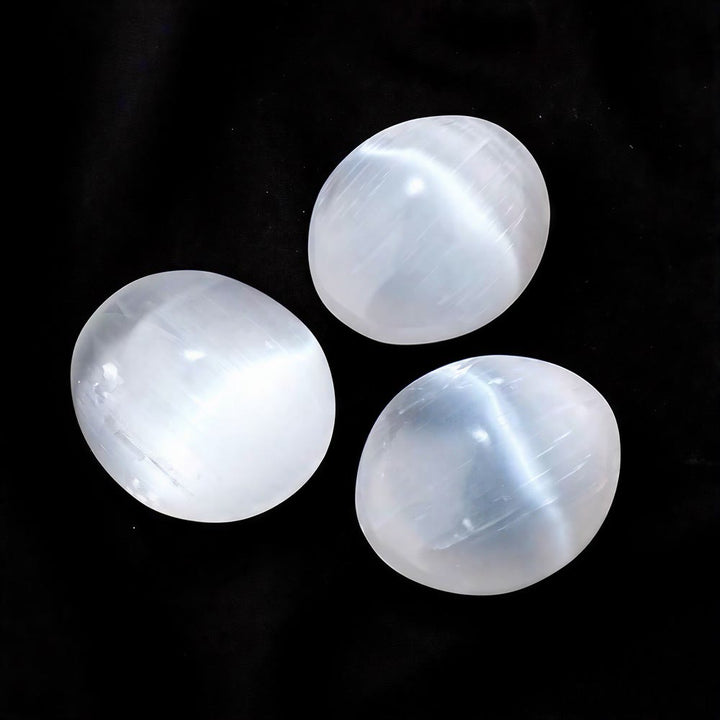 Œuf de cristal de sélénite ovale lisse et naturel Olivenorma - image 2