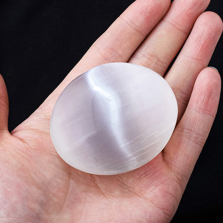 Œuf de cristal de sélénite ovale lisse et naturel Olivenorma - image 3