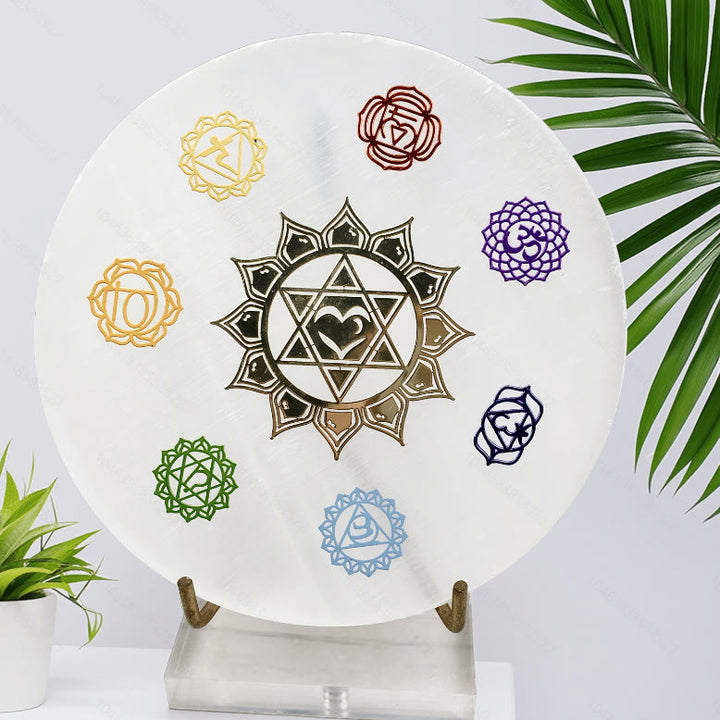 Plaque de recharge en sélénite gravée des 7 symboles des chakras Olivenorma - image 1
