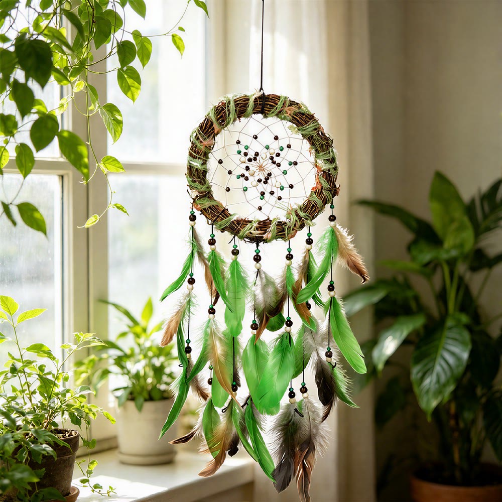 Attrape-rêves Olivenorma en plumes, perles, cordon, bois et brindilles, tissé à la main, symbole de la nature - Vert - image 0