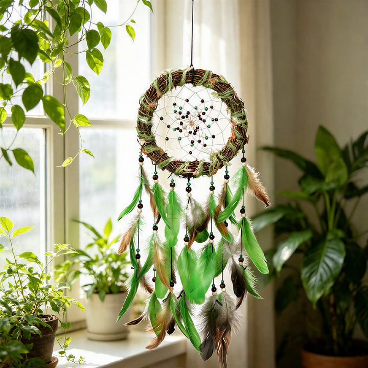 Attrape-rêves Olivenorma en plumes, perles, cordon, bois et brindilles, tissé à la main, symbole de la nature - Vert - image 0