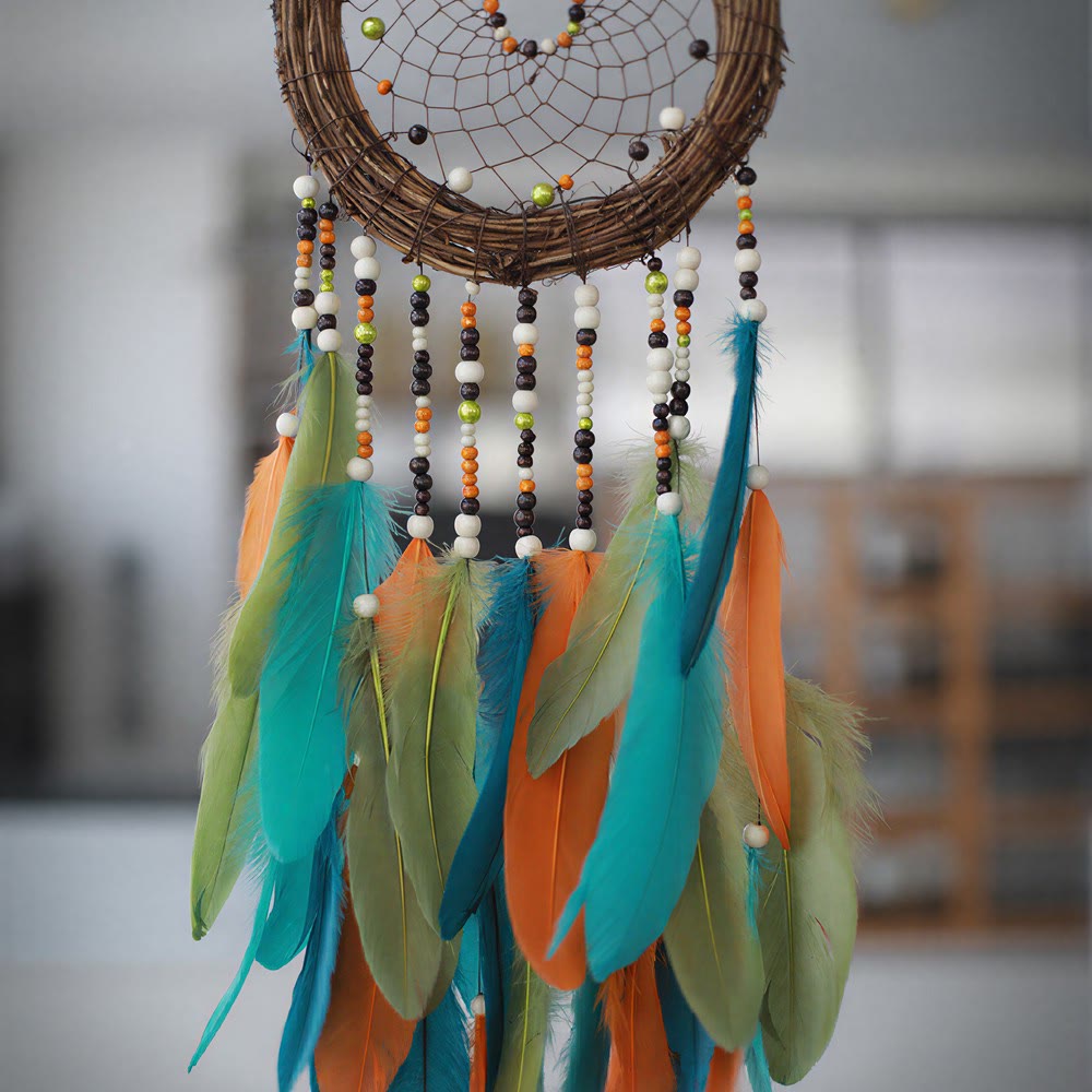 Attrape-rêves Olivenorma en rotin, plumes et perles mélangées, style bohème, symbole de la nature - image 3