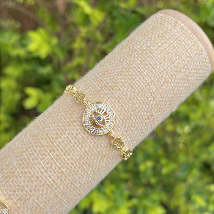 Bracelet Olivenorma en cuivre avec pendentif œil protecteur et porte-bonheur - Médaillon rond pavé en forme d'œil maléfique - image 3