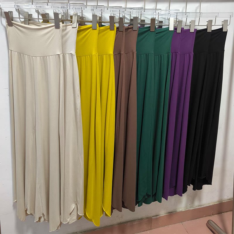 Pantalon de yoga court taille haute Olivenorma, couleur unie et extensible, idéal pour le sport et la détente. Coupe évasée. - image 15