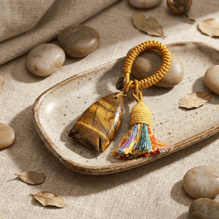 Porte-clés Olivenorma en cristal naturel, en forme de poisson, avec pompon tressé porte-bonheur - Œil de tigre - image 3