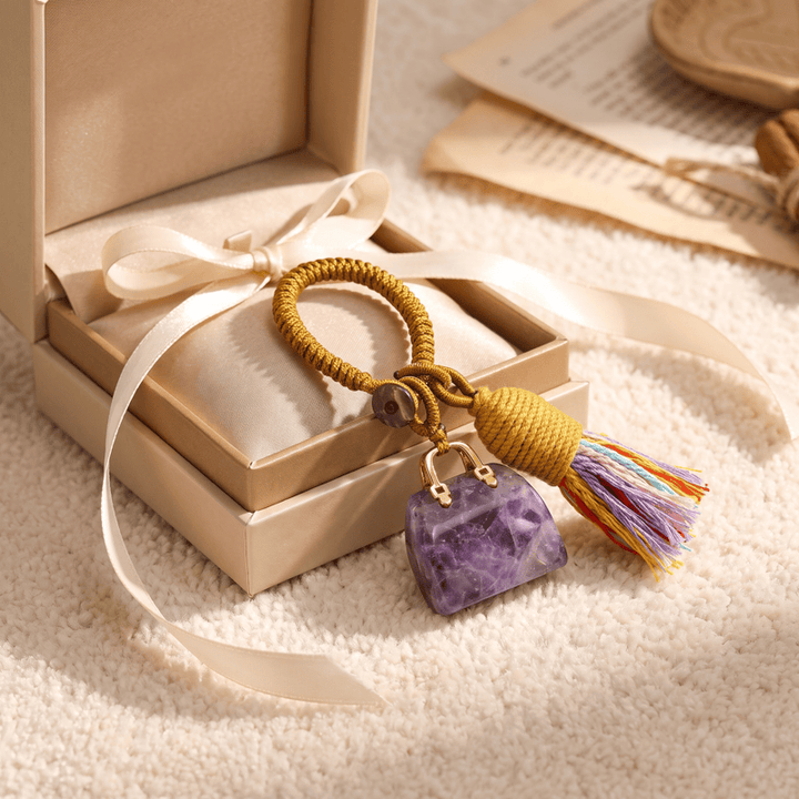 Porte-clés Olivenorma en cristal naturel, en forme de sac à main, avec pompon tressé et symbole de prospérité - Améthyste - image 3