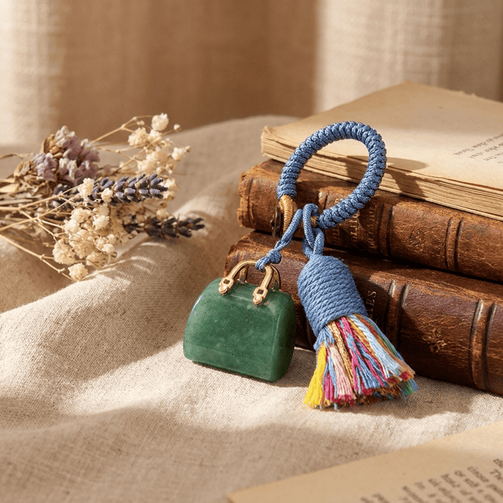 Porte-clés Olivenorma en cristal naturel, en forme de sac à main, avec pompon tressé et symbole de prospérité - Aventurine verte - image 9