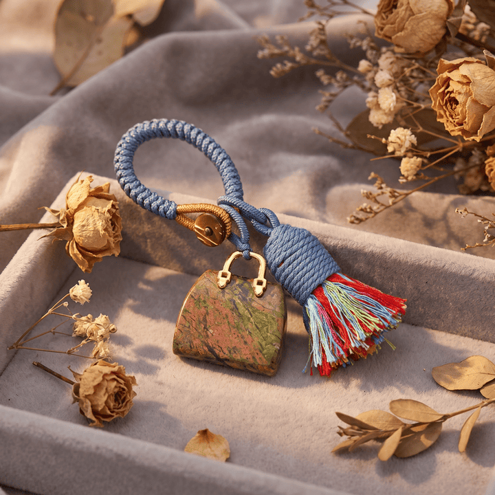 Porte-clés Olivenorma en cristal naturel, en forme de sac à main, avec pompon tressé et symbole de prospérité - Unakite - image 5