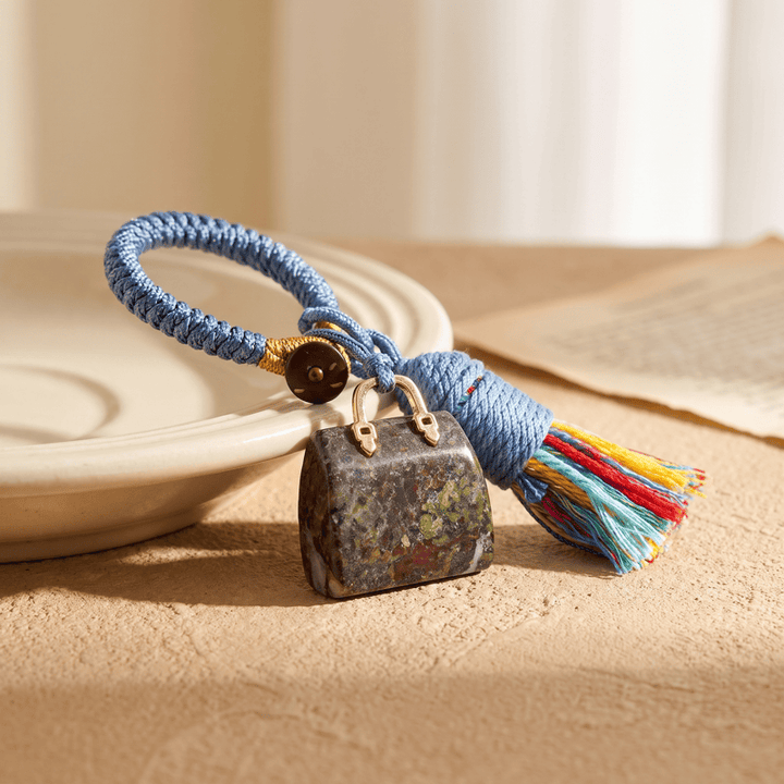 Porte-clés Olivenorma en cristal naturel, en forme de sac à main, avec pompon tressé et symbole de prospérité - Pierre de sang de dragon - image 18