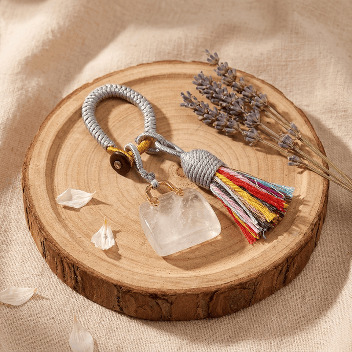 Porte-clés Olivenorma en cristal naturel, en forme de sac à main, avec pompon tressé et symbole de prospérité - Quartz clair - image 38