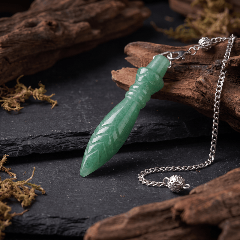 Pendule Olivenorma en cristal sculpté, motif pointe de lance, symbole spirituel - Aventurine verte - image 6