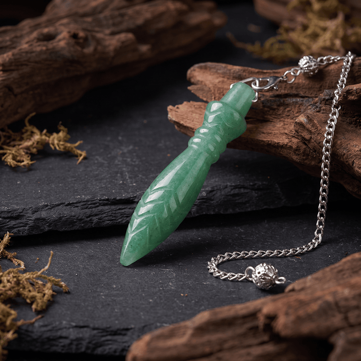 Pendule Olivenorma en cristal sculpté, motif pointe de lance, symbole spirituel - Aventurine verte - image 6