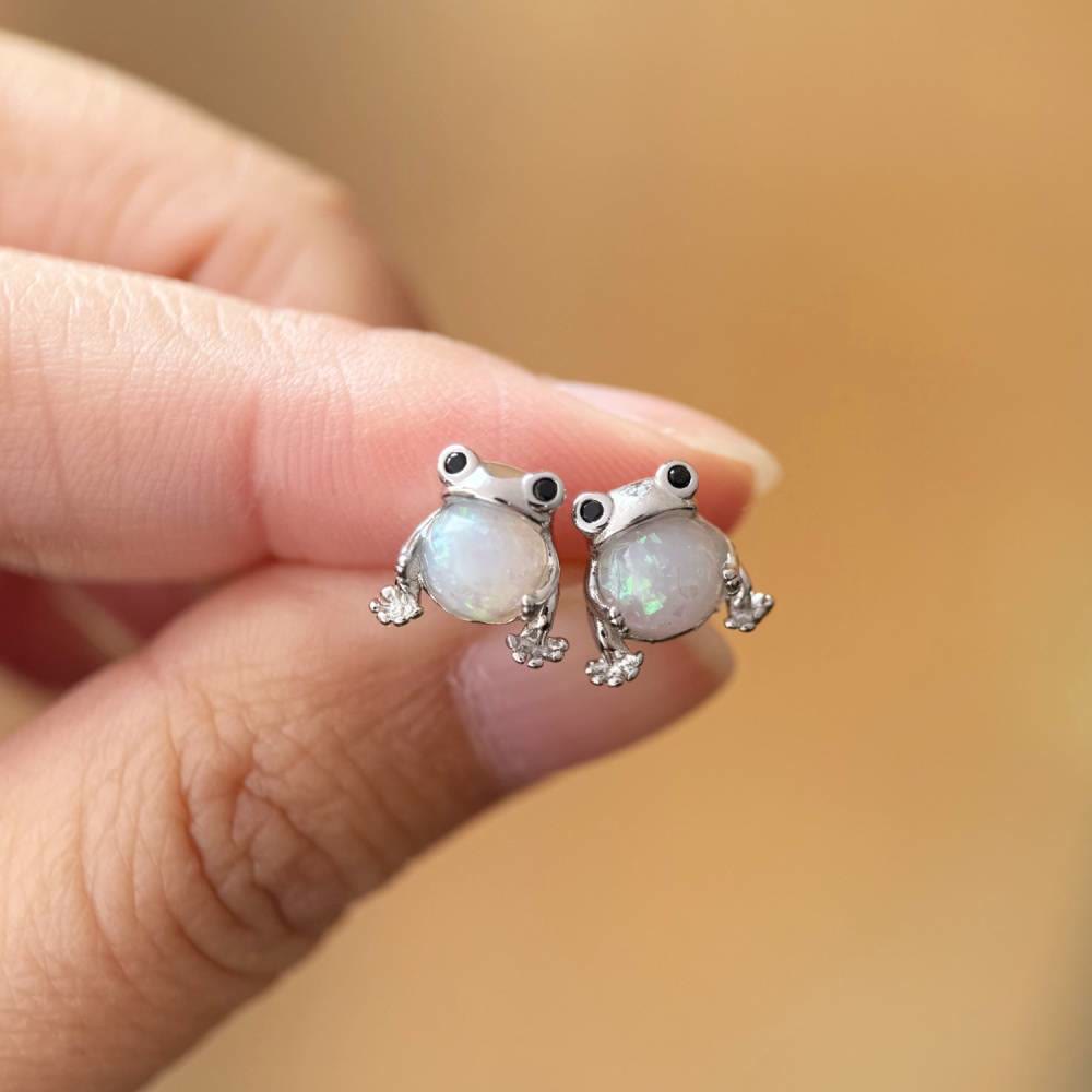 Boucles d'oreilles Olivenorma Tiny Frog Pingouin Cygne Opale Blanche de Feu, cadeau pour les amoureux des animaux - Grenouille - Argent - image 8