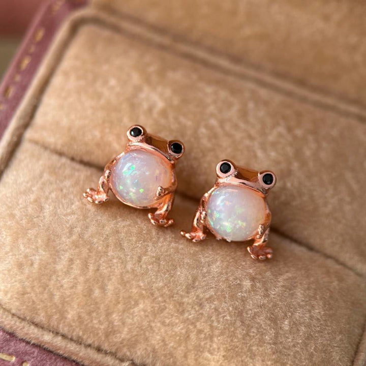 Boucles d'oreilles Olivenorma Tiny Frog Pingouin Cygne Opale Blanche de Feu, cadeau pour les amoureux des animaux - Grenouille - Or rose - image 7