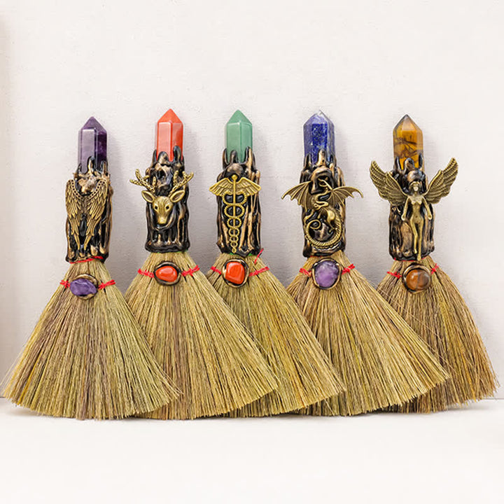 Balai miniature Olivenorma multicolore en pierres précieuses, design artisanal, symbole de bénédiction - image 0