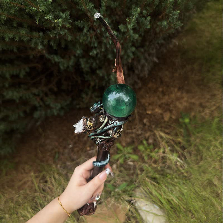 Baguette de cristal Olivenorma en fluorite verte, motif serpent, symbole de protection - image 3