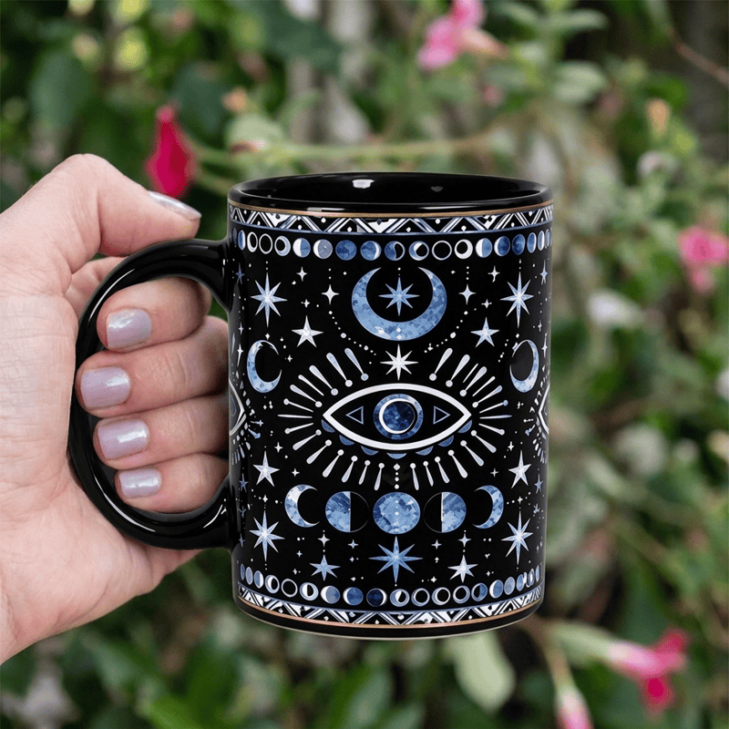 Tasse en céramique Olivenorma Œil maléfique céleste, phase de lune et protection stellaire - Noir - 450 ml / 15 oz - image 0