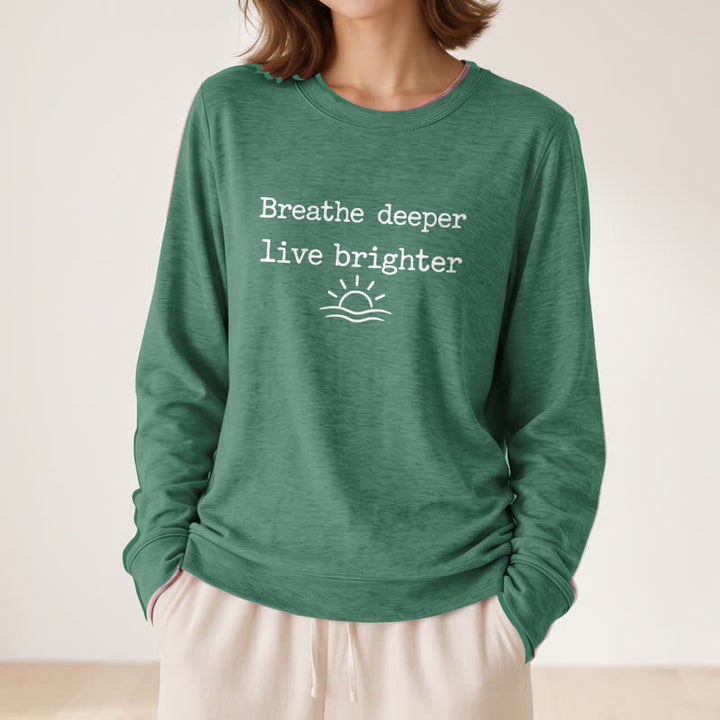 T-shirt à manches longues pour femme Olivenorma en mélange de coton doux avec imprimé de la citation « Respirez plus profondément ». - image 2