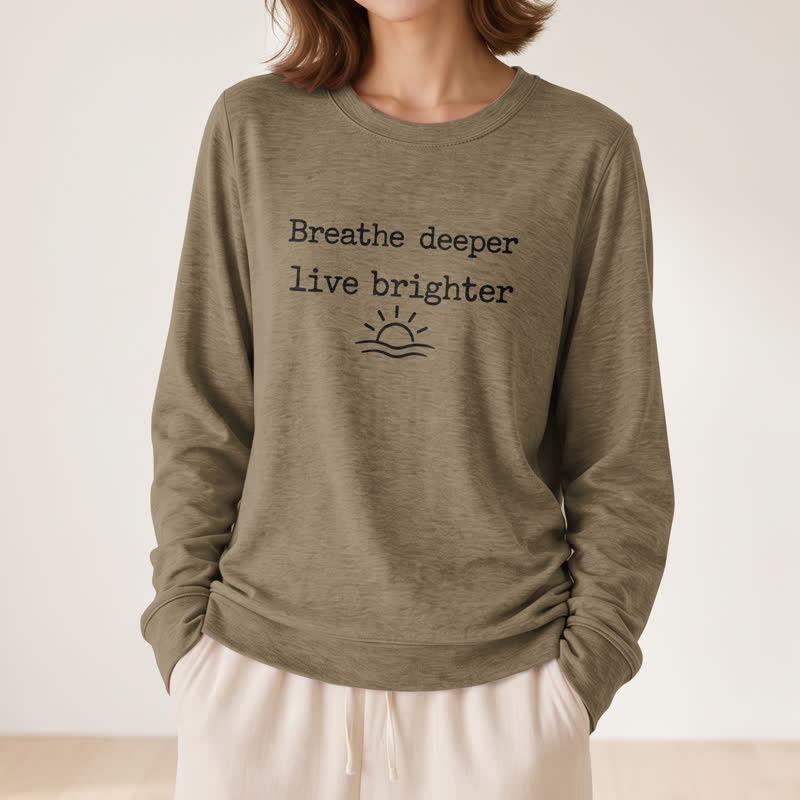 T-shirt à manches longues pour femme Olivenorma en mélange de coton doux avec imprimé de la citation « Respirez plus profondément ». - image 26