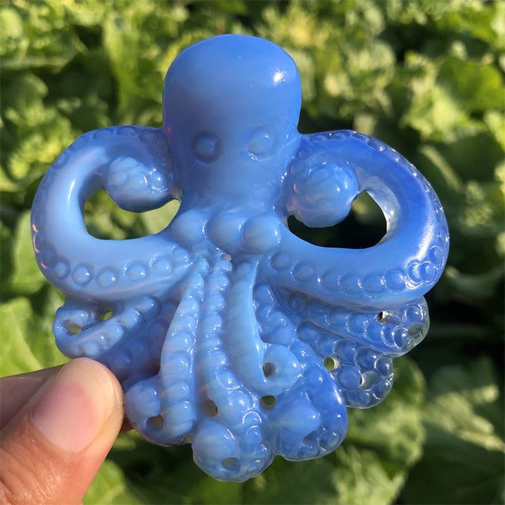 Décoration en pierre précieuse de pieuvre en opalite bleue naturelle Olivenorma 