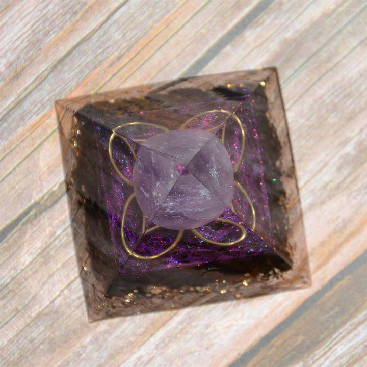 Sphère d'améthyste Olivenorma avec pyramide d'orgone en obsidienne 