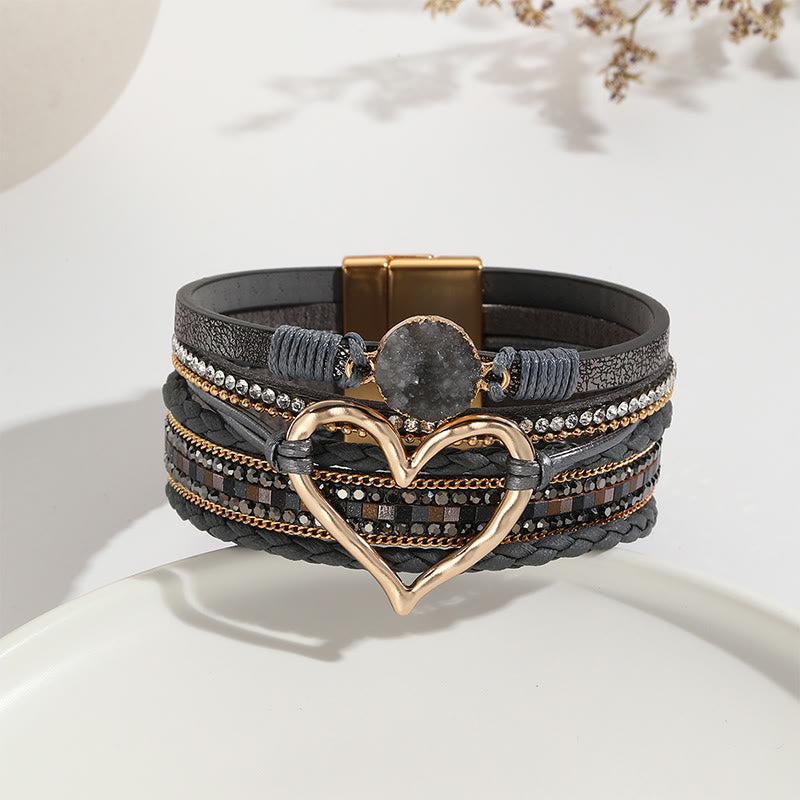 Bracelet en cuir tressé avec cœur métallique et grappe de cristaux multicolores Olivenorma