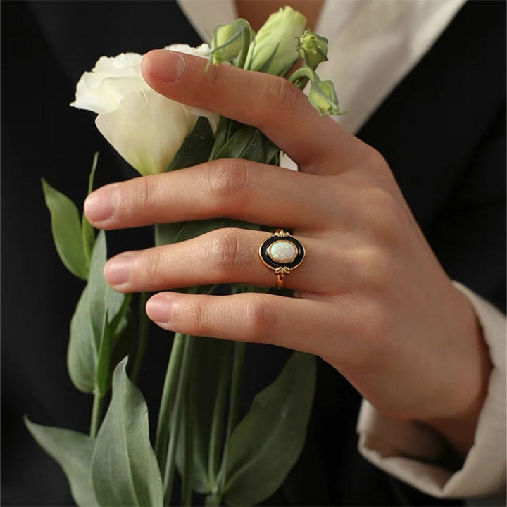 Bague vintage en époxy noir opale délicate Olivenorma