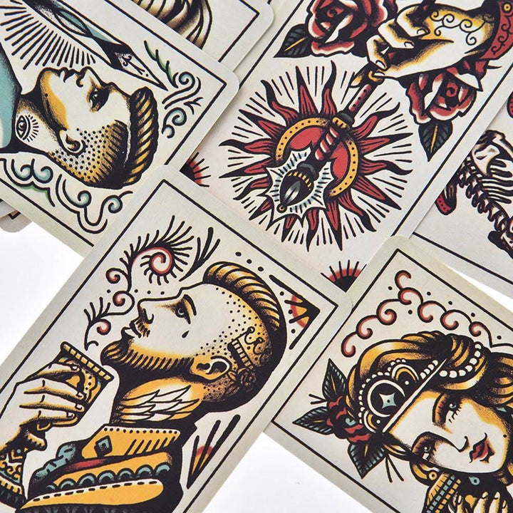 Encre de tatouage et cartes de tarot d'intuition Olivenorma