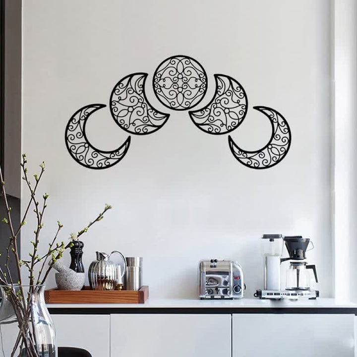 Décoration murale en bois avec phases de la lune