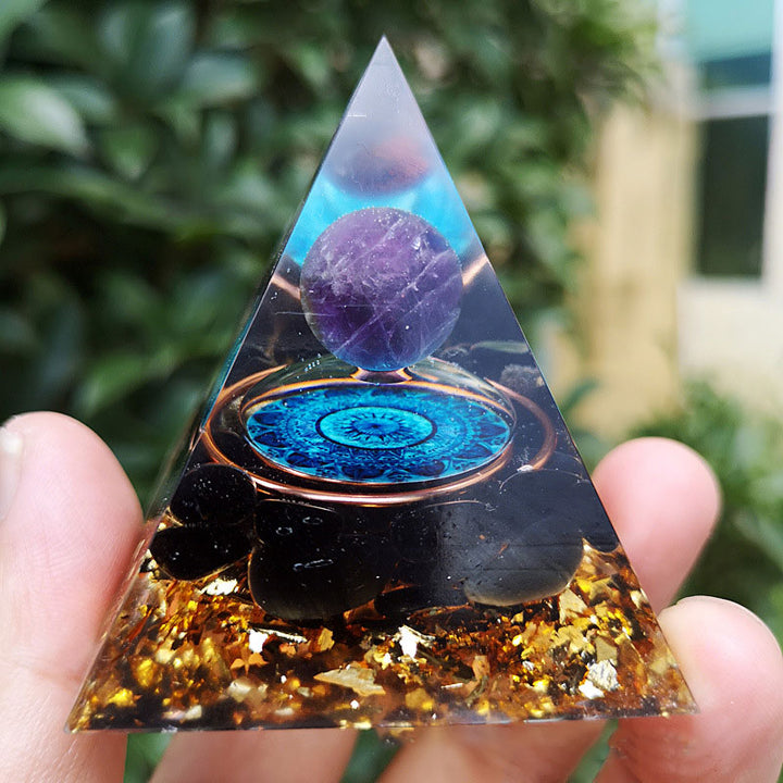 Pyramide d'orgone en améthyste Olivenorma avec tourmaline noire
