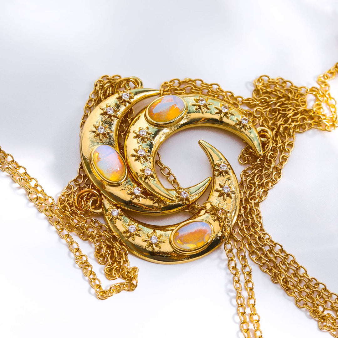 Collier pendentif clavicule en opale de lune dorée Olivenorma 