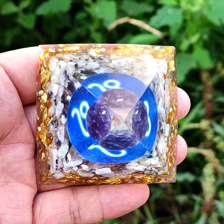 Pyramide d'orgone du zodiaque Lion en améthyste Olivenorma avec quartz clair