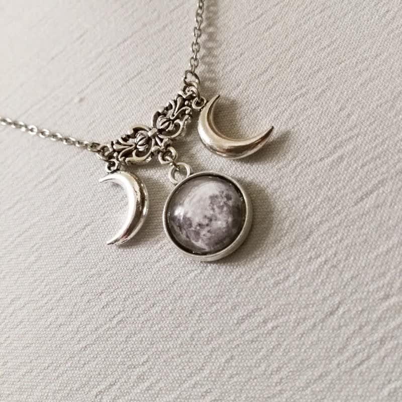 Collier en verre à double croissant de lune vintage Olivenorma
