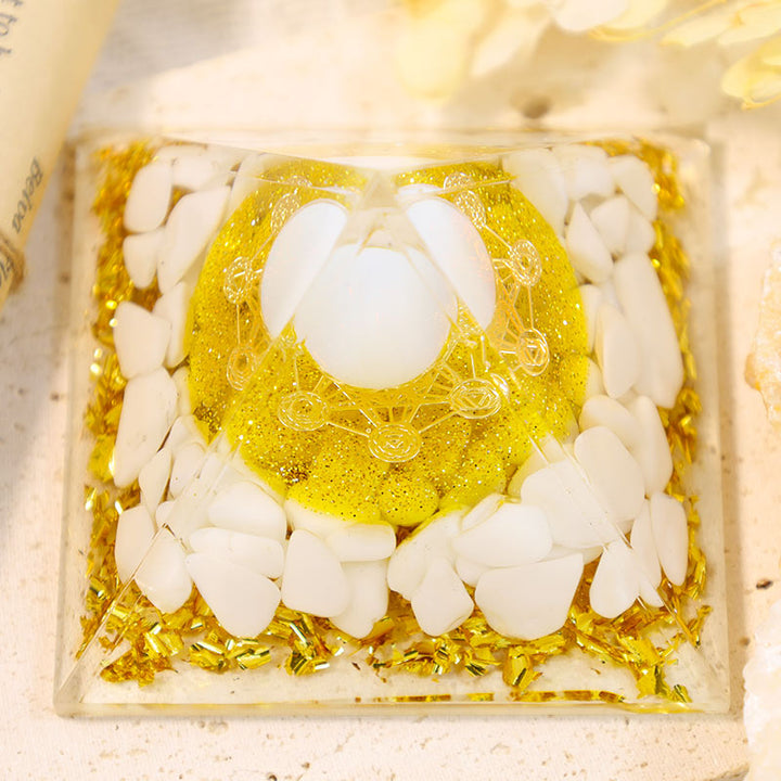 Pyramide d'orgone symbole du cube de Métatron en jade blanc Olivenorma