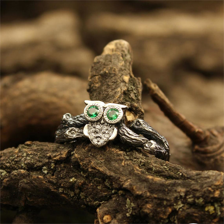 Bague de fiançailles en argent avec hibou émeraude sur la branche Olivenorma