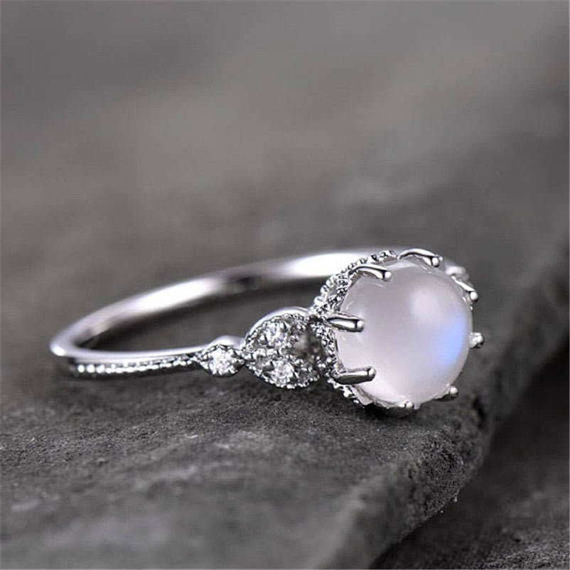 Olivenorma ronde en pierre de lune et opale blanche avec zircon