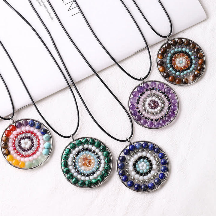 Collier avec pendentif rond en cristal et fleur de datura Olivenorma