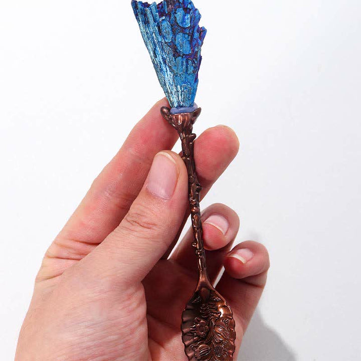 Olivenorma avec décoration de cuillère à herbes de sorcière en cristal