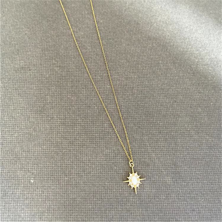 Collier étoile délicate Northstar en zircon blanc opale Olivenorma