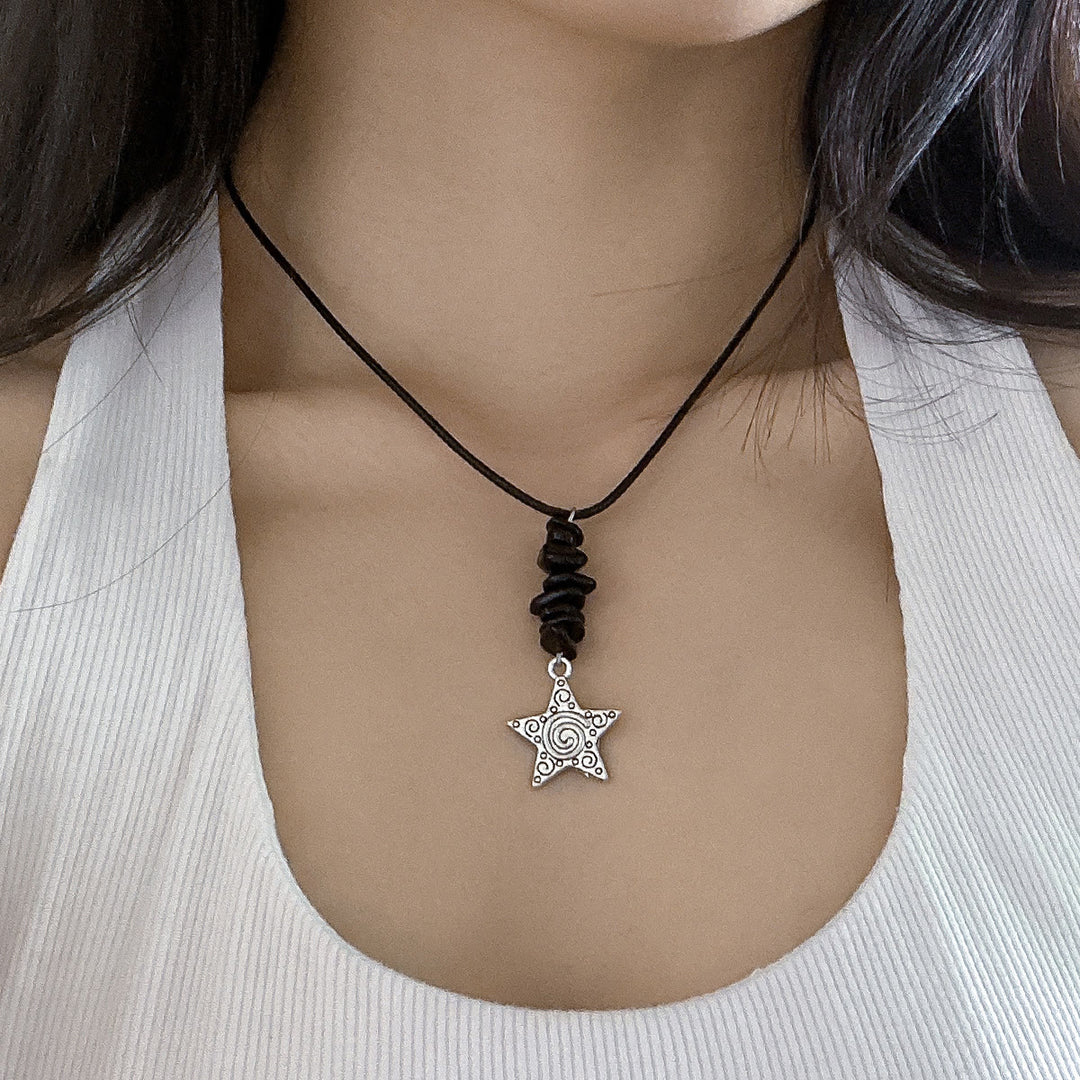 Collier en cuir et fil ciré avec pompon papillon en pierre naturelle Olivenorma