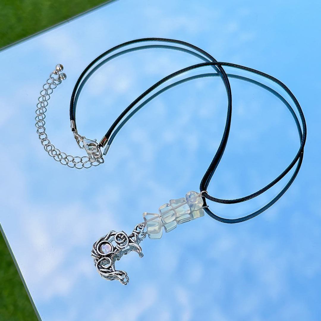 Collier en cuir et fil ciré avec pompon papillon en pierre naturelle Olivenorma
