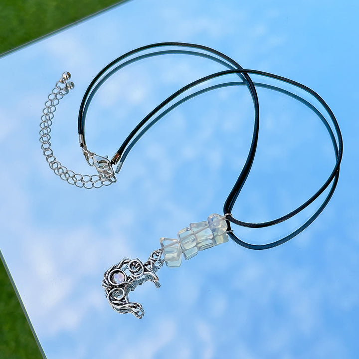 Collier en cuir et fil ciré avec pompon papillon en pierre naturelle Olivenorma