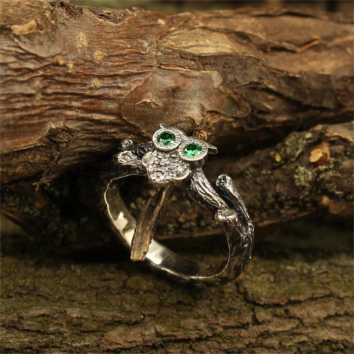 Bague de fiançailles en argent avec hibou émeraude sur la branche Olivenorma