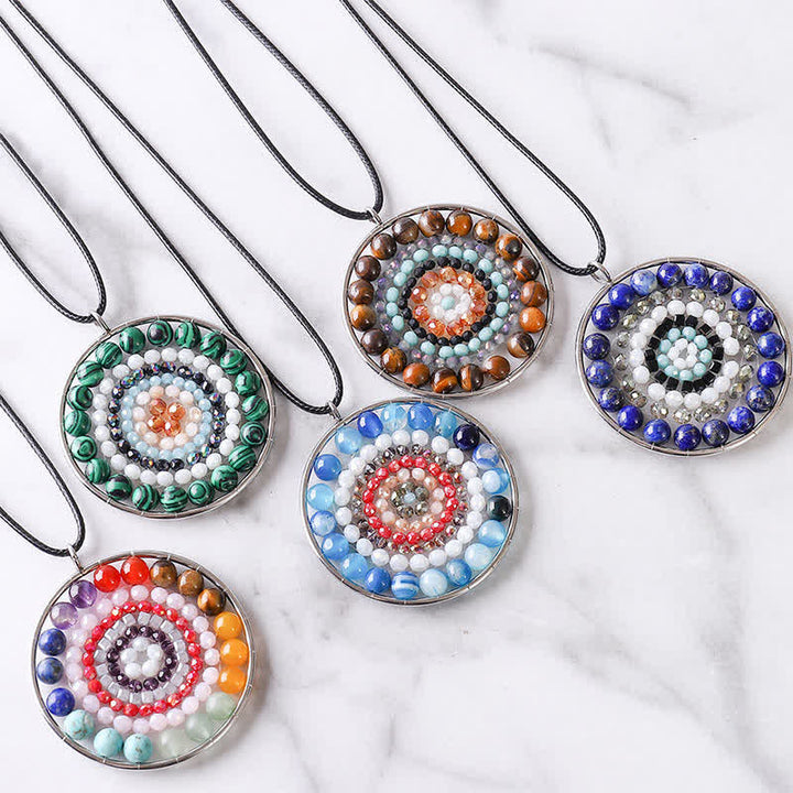 Collier avec pendentif rond en cristal et fleur de datura Olivenorma