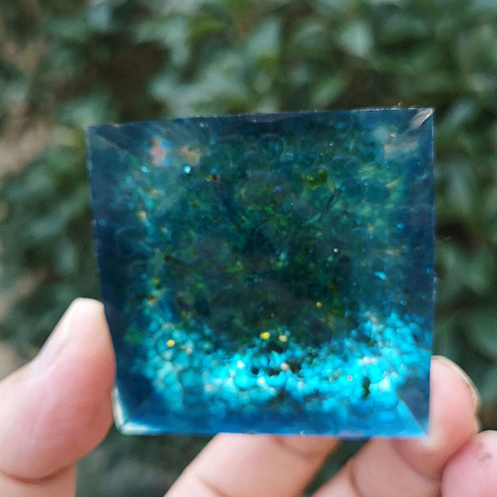 Pyramide d'orgone de l'arbre de vie en aigue-marine et péridot Olivenorma