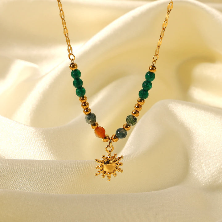 Collier avec pendentif en pierre de soleil émeraude et labradorite Olivenorma 