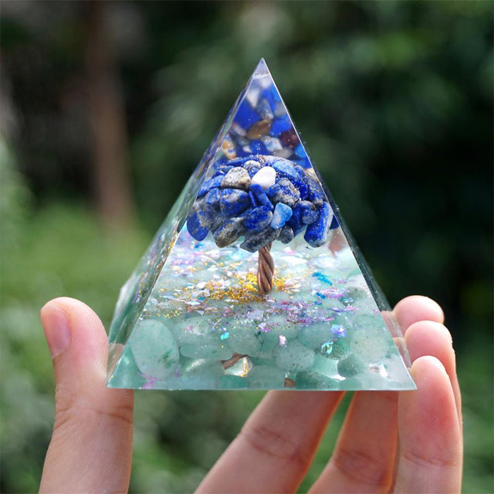 Pyramide d'orgone en lapis-lazuli Olivenorma avec aventurine verte