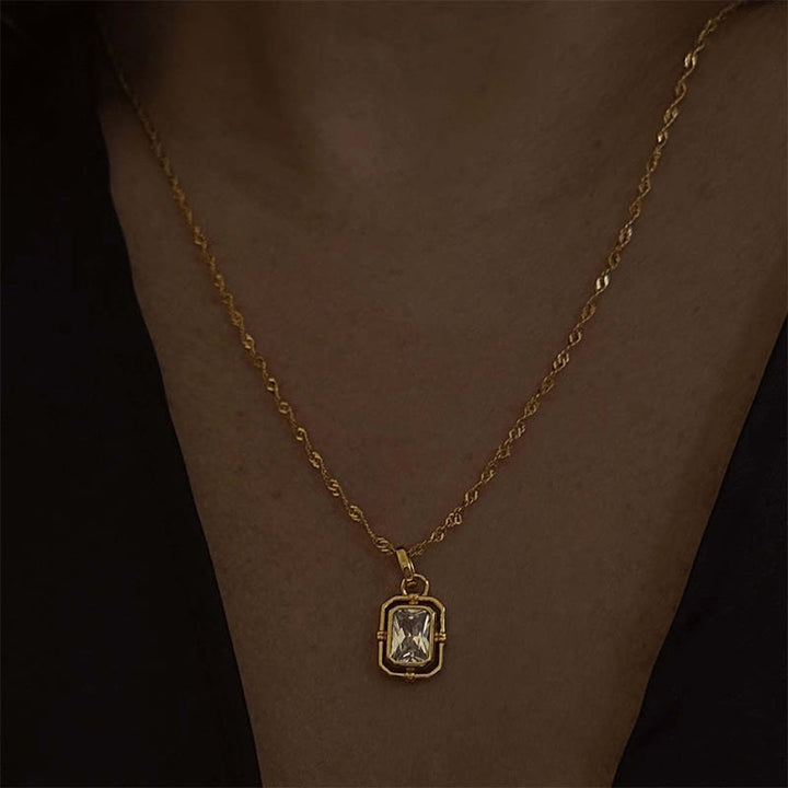 Collier en acier titane et zircon carré avec chaîne ondulée Olivenorma 
