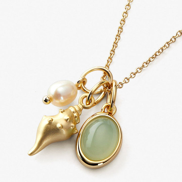 Collier pendentif conque en aventurine verte et perles d'eau douce Olivenorma