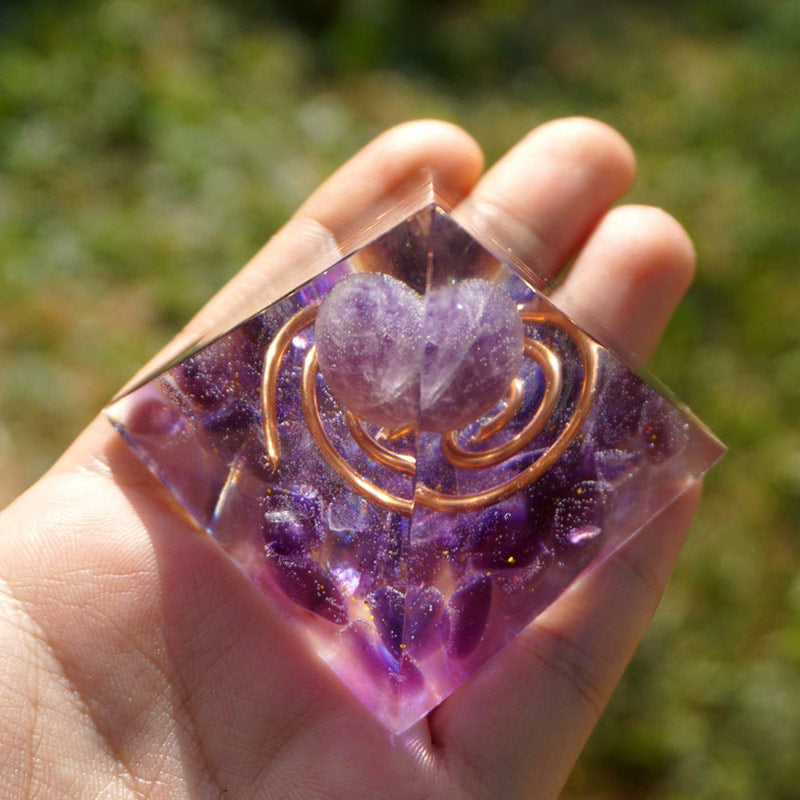 Pyramide d'orgone en cristal transparent améthyste Olivenorma
